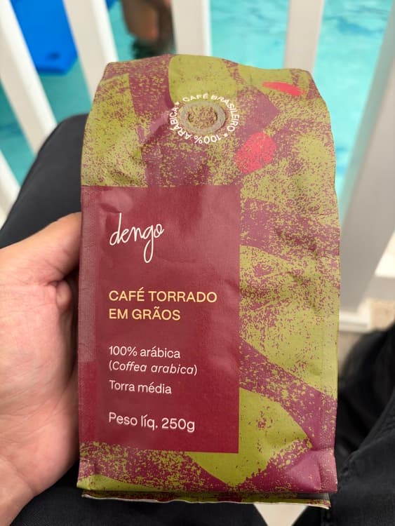 Embalagem do Café Dengo 100% Arábica, produzido pela Unique Cafés Especiais